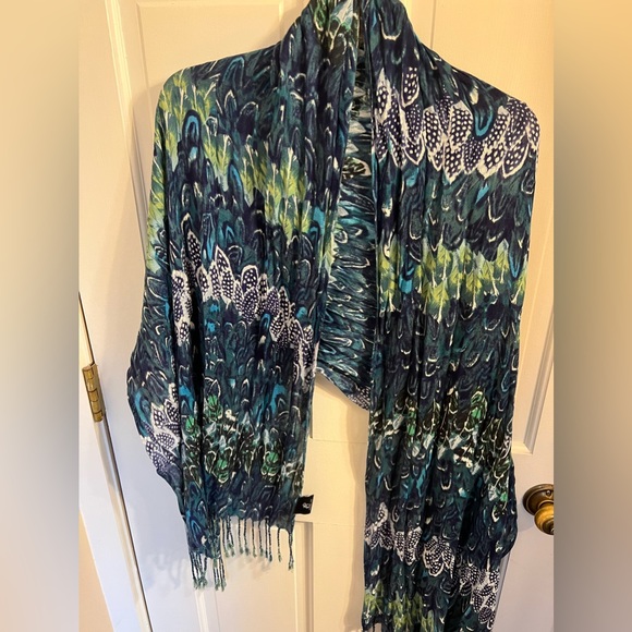 Rachel and Zoe rayon scarf/wrap - Picture 1 of 3